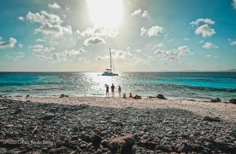 SY Blowing Bubbles: Bonaire